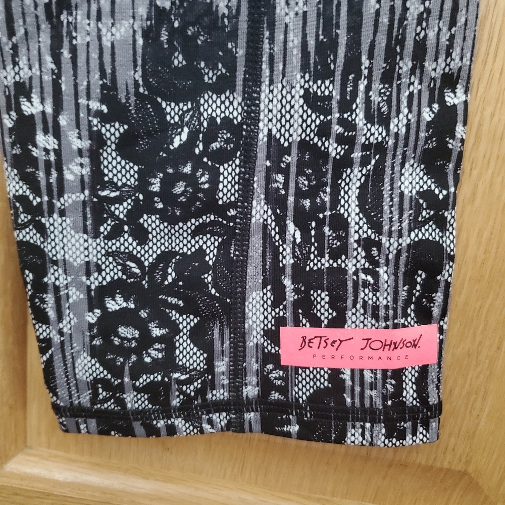 Betsey Johnson workout leggings - Picture 4 of 8